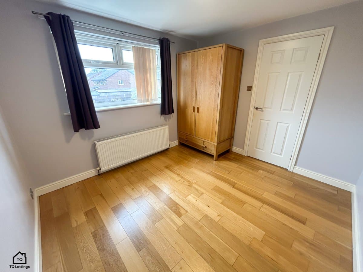 Chester Avenue, Sale, M33, photograph 9