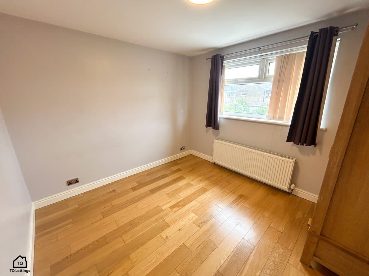 Chester Avenue, Sale, M33, photograph 8