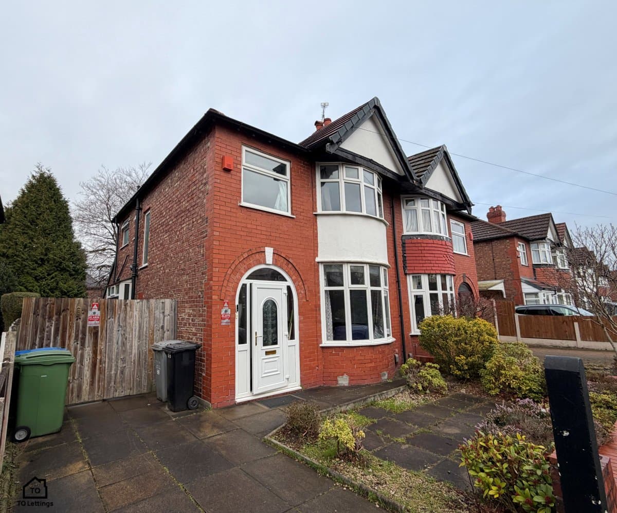 Langdale Road, Sale, M33